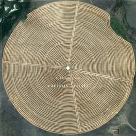 Portada de eilean 100: vista aérea de anillos concéntricos en un campo alrededor de un punto blanco