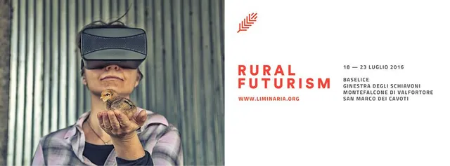 Fortore etéreo: una persona con visor de realidad virtual junto al programa Rural Futurism