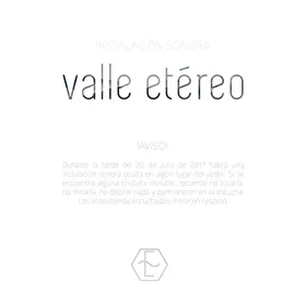 Valle etéreo póster: título gris delgado en blanco