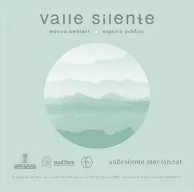 Cartel de Valle silente: montañas verdes y brumosas dentro de un círculo